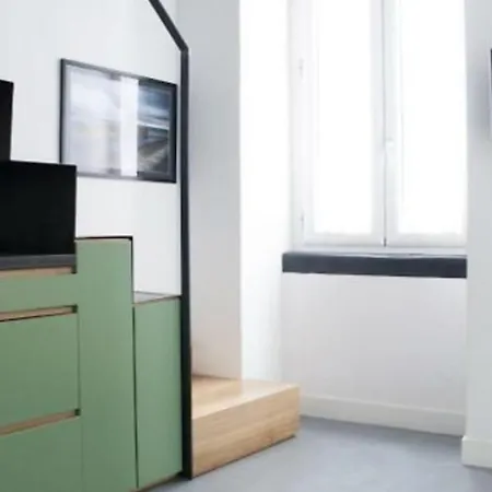 Tespi House * Nápoly